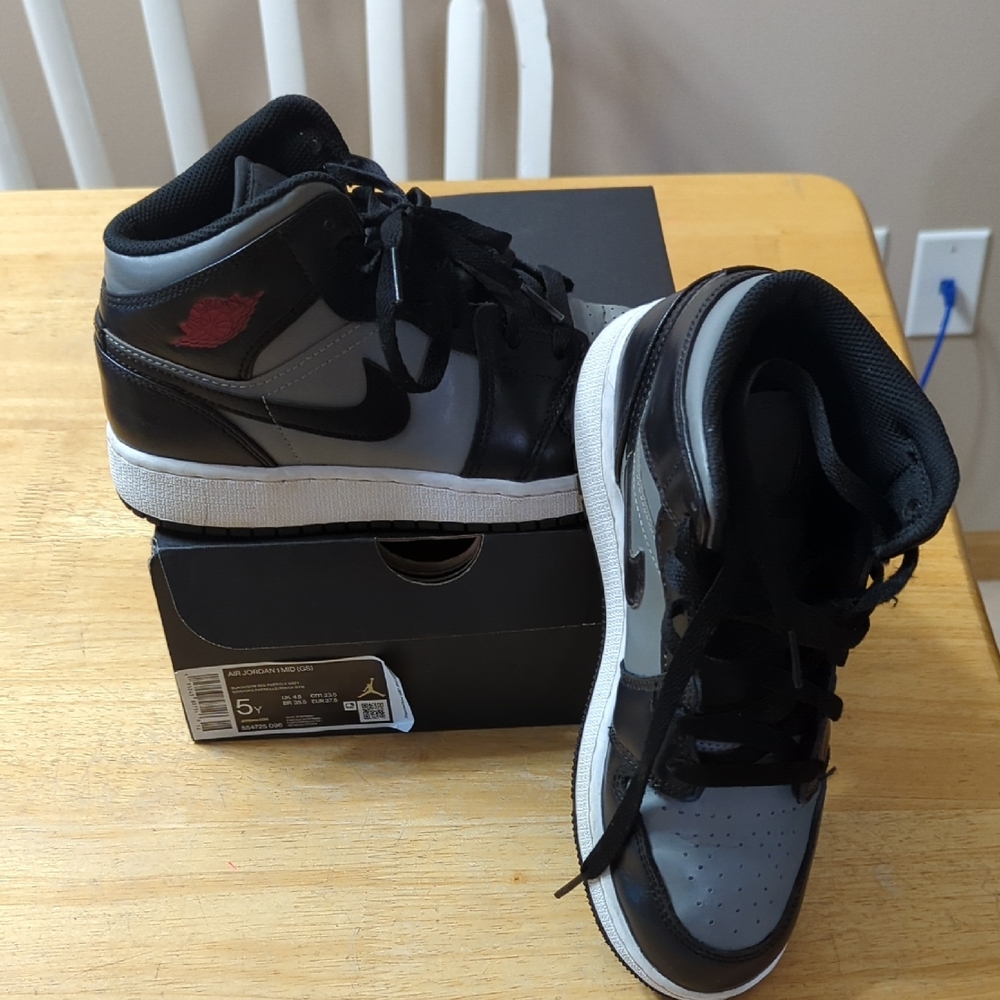 Nike Air Jordan 1 Mid